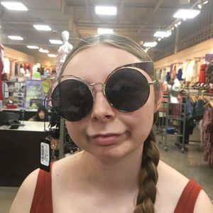 Meet your Posher, Ashley